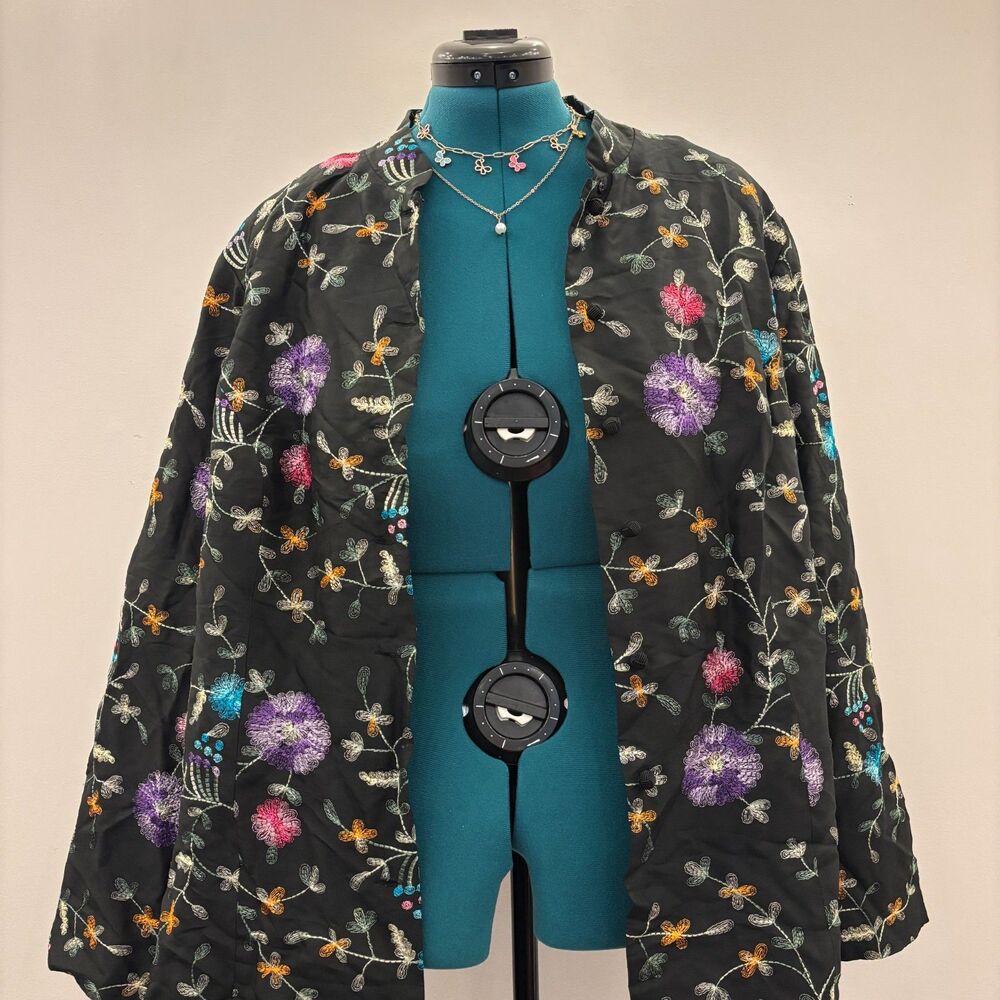 Dressbarn Woman Vintage 100% Silk Embroidered Jacket Size XXL